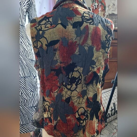Christopher & Banks Tapestry Vest Size S - Picture 3 of 12